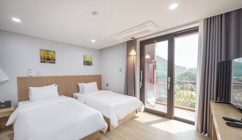 Deluxe Twin Room - Room Rate includes 2 people only, Additional pay on site for more than 2 people