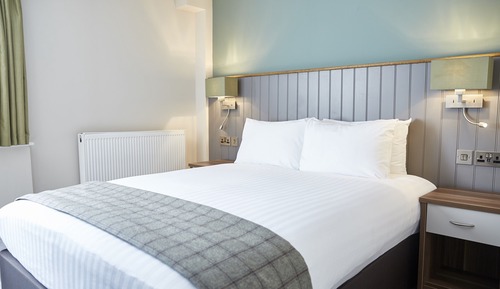Chambre Double, salle de bains attenante