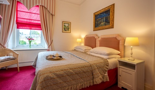 Chambre Standard Double ou avec lits jumeaux, salle de bains attenante