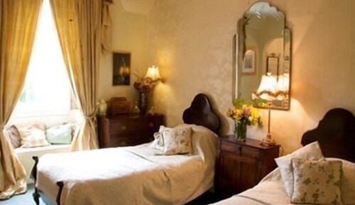 Chambre avec lits jumeaux, salle de bains attenante (The Fry Room)