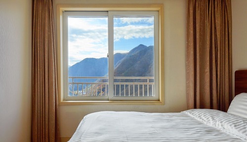 [Jump into Summer PKG] [WEST] Suite(Clean/Lake View/Bed) - OceanPlay for 2Adults+1Child