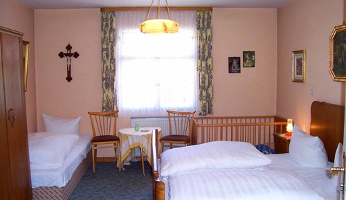 Chambre Triple, salle de bains commune