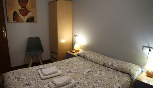 Chambre Simple Économique, salle de bains commune