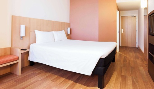 Chambre (New Bedding)
