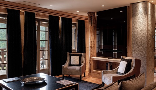 Suite Signature open space, hydromassage tub, terrace, mountain view