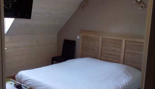 Chambre Double Confort, 1 lit double, salle de bains privée