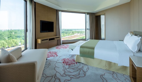 Suite, 1 chambre (Dining Area, High Floor)
