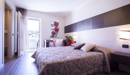 Chambre Confort Double ou avec lits jumeaux (with baby crib)