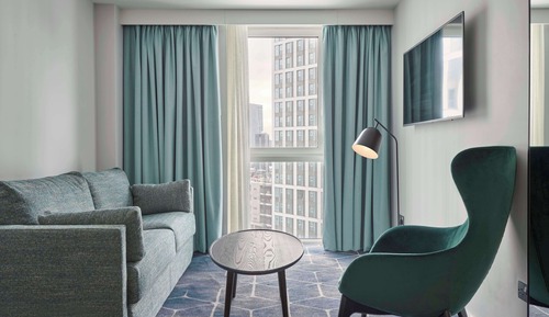 Suite, 1 très grand lit et 1 canapé-lit