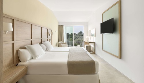 Suite Familiale, vue jardin (3 Adults & 1 Child)