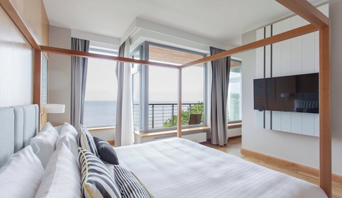Suite, 1 très grand lit et 1 canapé-lit, non-fumeurs, vue mer (Balcony)