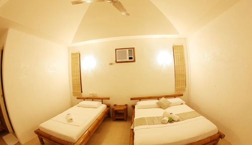 Chambre Supérieure avec lits jumeaux, vue piscine, en front de plage