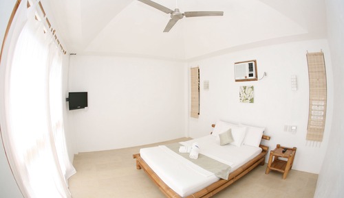 Chambre Deluxe, 1 lit double, vue piscine, en front de plage