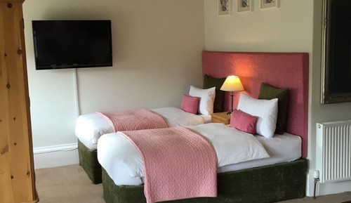 Chambre Familiale, salle de bains attenante
