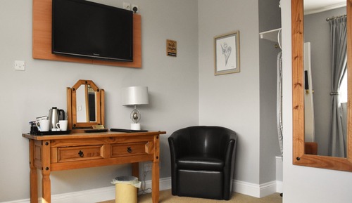 Chambre Double, salle de bains attenante