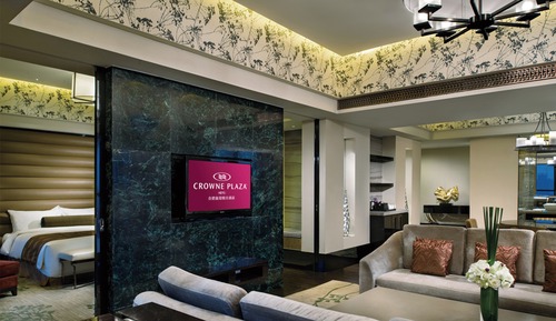 Suite, 1 chambre, accès au salon club, vue montagne
