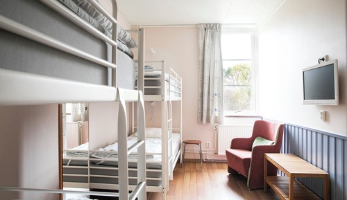 Chambre Quadruple, salle de bains commune (excluding bed linen and towels)