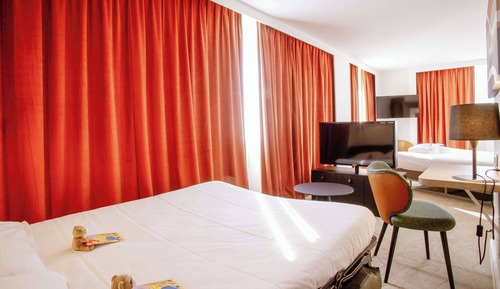 Suite, 1 grand lit (1 Double bed & 1 Double sofa)