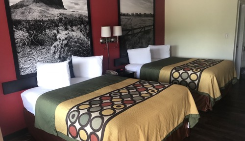 Chambre, 2 grands lits, accessible aux personnes à mobilité réduite (Mobility, Bathtub w/Grab Bars)