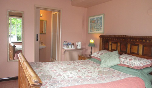 Chambre Double pour 1 personne, 1 très grand lit, salle de bains attenante