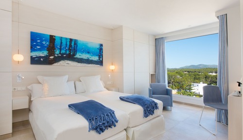 Chambre Double, balcon, vue piscine