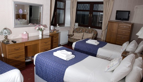 Suite, salle de bains attenante ( 2 ad & 2 ch (under 14))