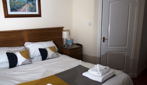 Chambre Double, salle de bains attenante