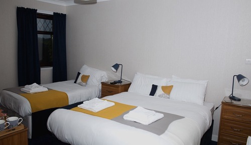 Chambre Triple Familiale, salle de bains attenante