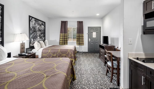 Chambre, 2 grands lits, cuisine