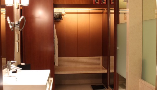 Chambre Exécutive, 1 très grand lit, accès au salon club