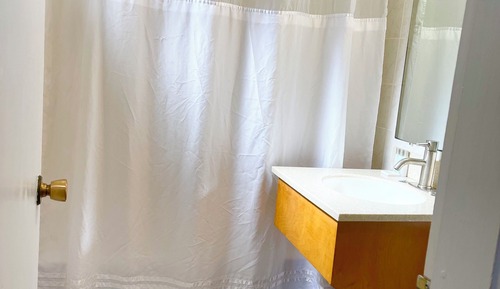 Chambre, 1 très grand lit, non-fumeurs
