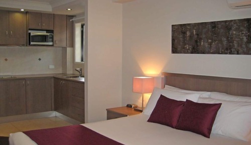 Chambre Exécutive, 1 grand lit, cuisine