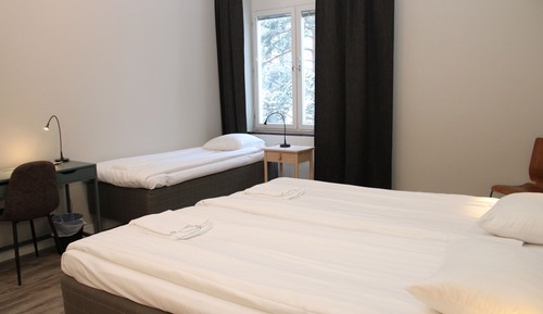Chambre Triple, salle de bains commune