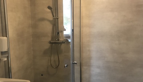 Chambre Triple Standard, salle de bains privée