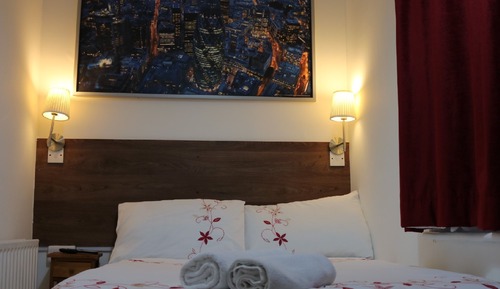 Chambre Double, salle de bains attenante