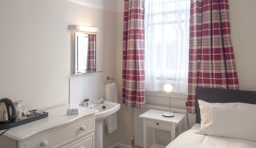 Chambre Simple, salle de bains commune