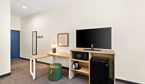 Chambre, 1 très grand lit et 1 canapé-lit