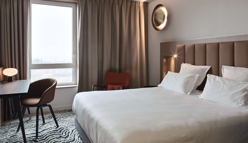 Chambre, 1 très grand lit, accessible aux personnes à mobilité réduite