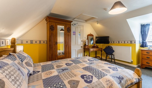 Chambre Double, salle de bains attenante