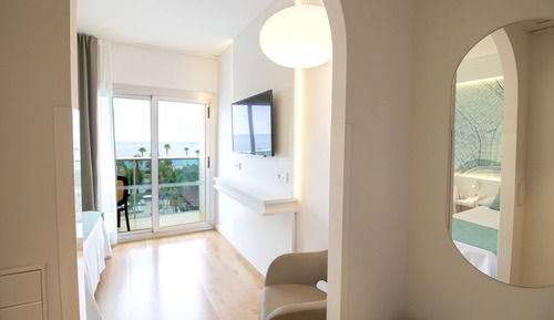 Chambre Triple, vue piscine ( 2+1 )
