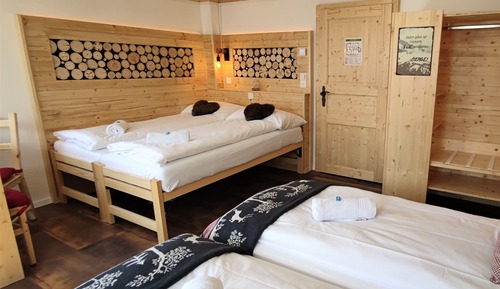 Chambre Quadruple Familiale, salle de bains commune