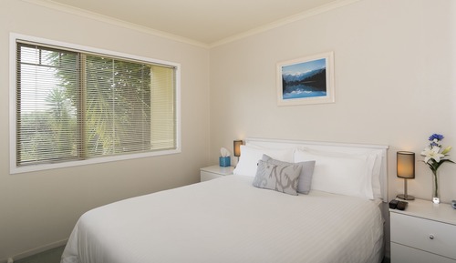 Chambre Standard, 1 grand lit, salle de bains attenante