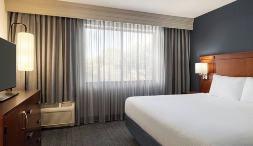 Suite, 1 très grand lit et 1 canapé-lit
