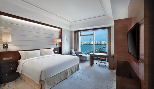 Chambre Standard, 1 très grand lit, vue fleuve