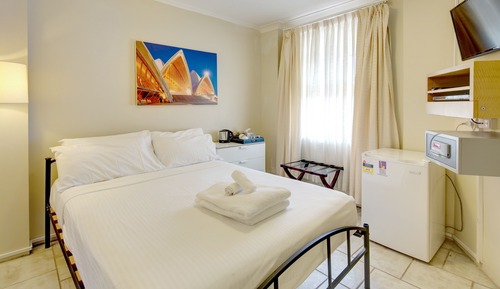 Chambre Double, salle de bains commune