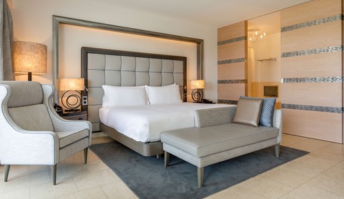 Chambre Deluxe, vue piscine (King Grand)