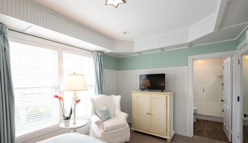 Chambre (Tides King with Seating Area)