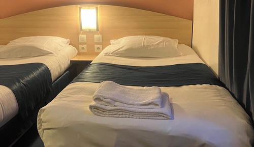 Chambre Standard, 2 lits une place
