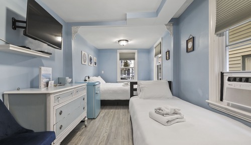 Chambre Triple Standard, salle de bains attenante (Blue Willow Room)