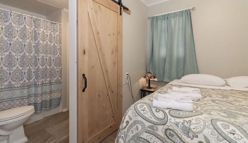 Chambre Quadruple Standard, salle de bains attenante (Apartment at the Inn)